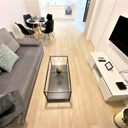 Exclusive 2Br! Apartment In Center +Netflix +Gym Варшава Экстерьер фото