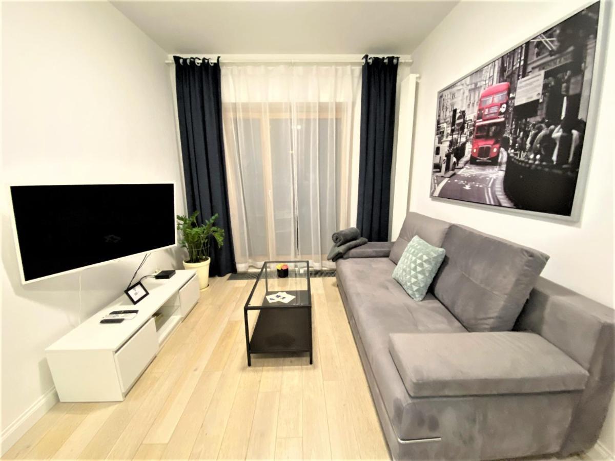 Exclusive 2Br! Apartment In Center +Netflix +Gym Варшава Экстерьер фото