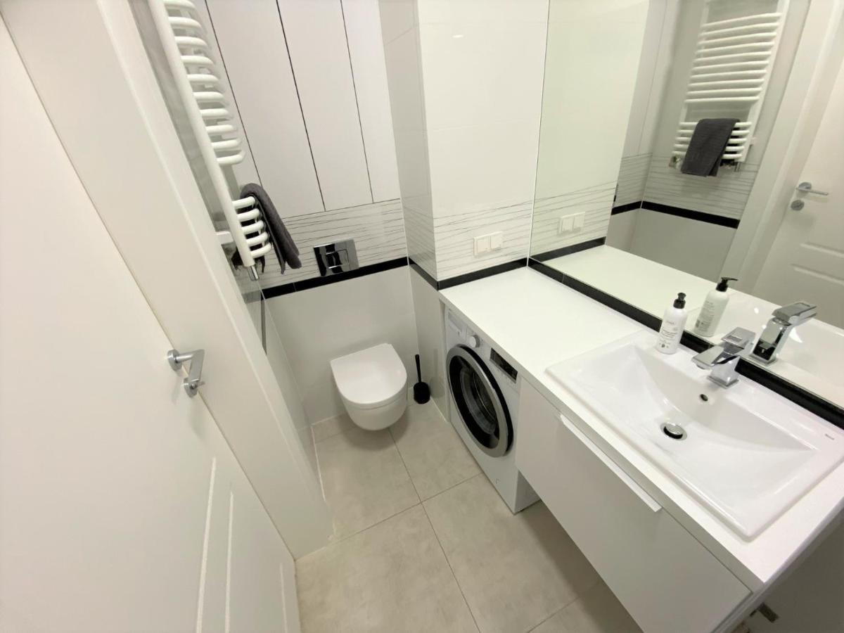 Exclusive 2Br! Apartment In Center +Netflix +Gym Варшава Экстерьер фото