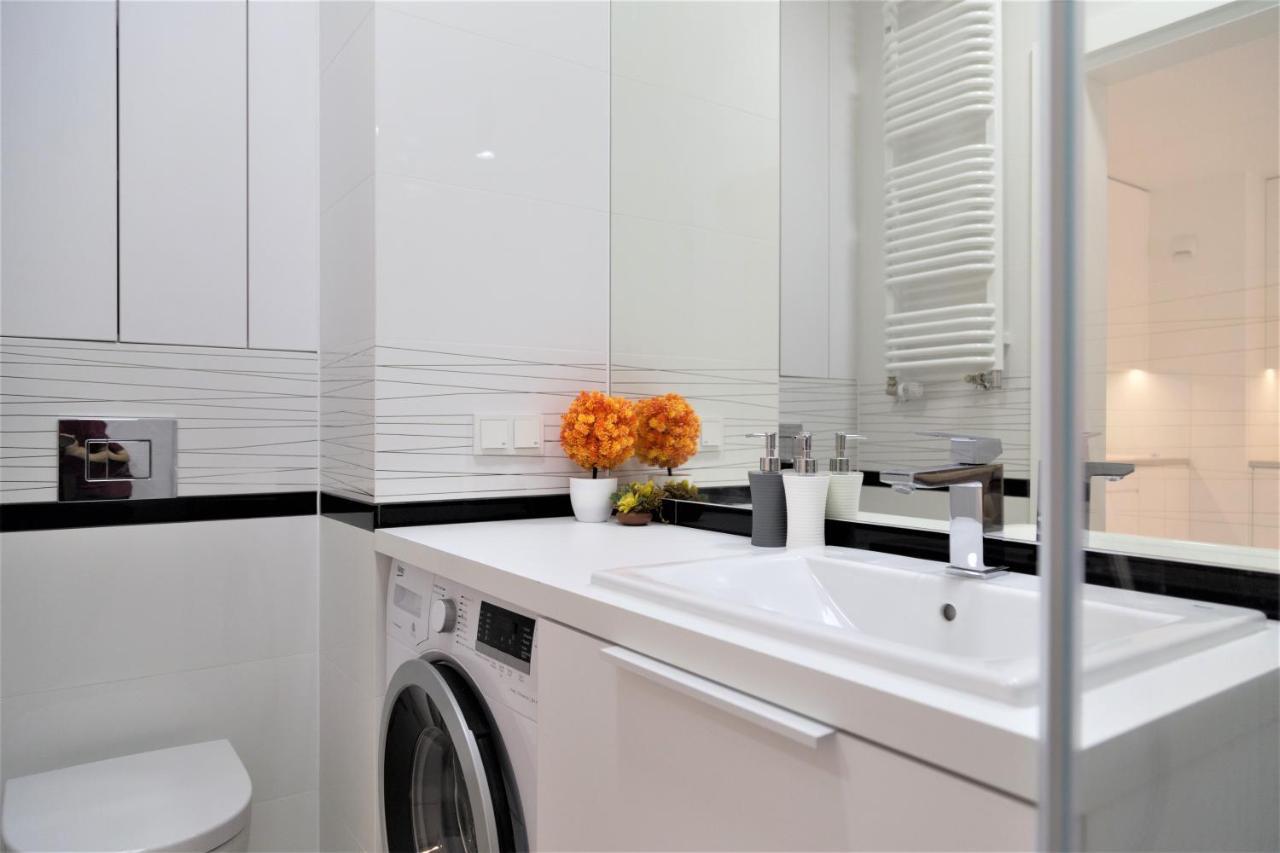 Exclusive 2Br! Apartment In Center +Netflix +Gym Варшава Экстерьер фото