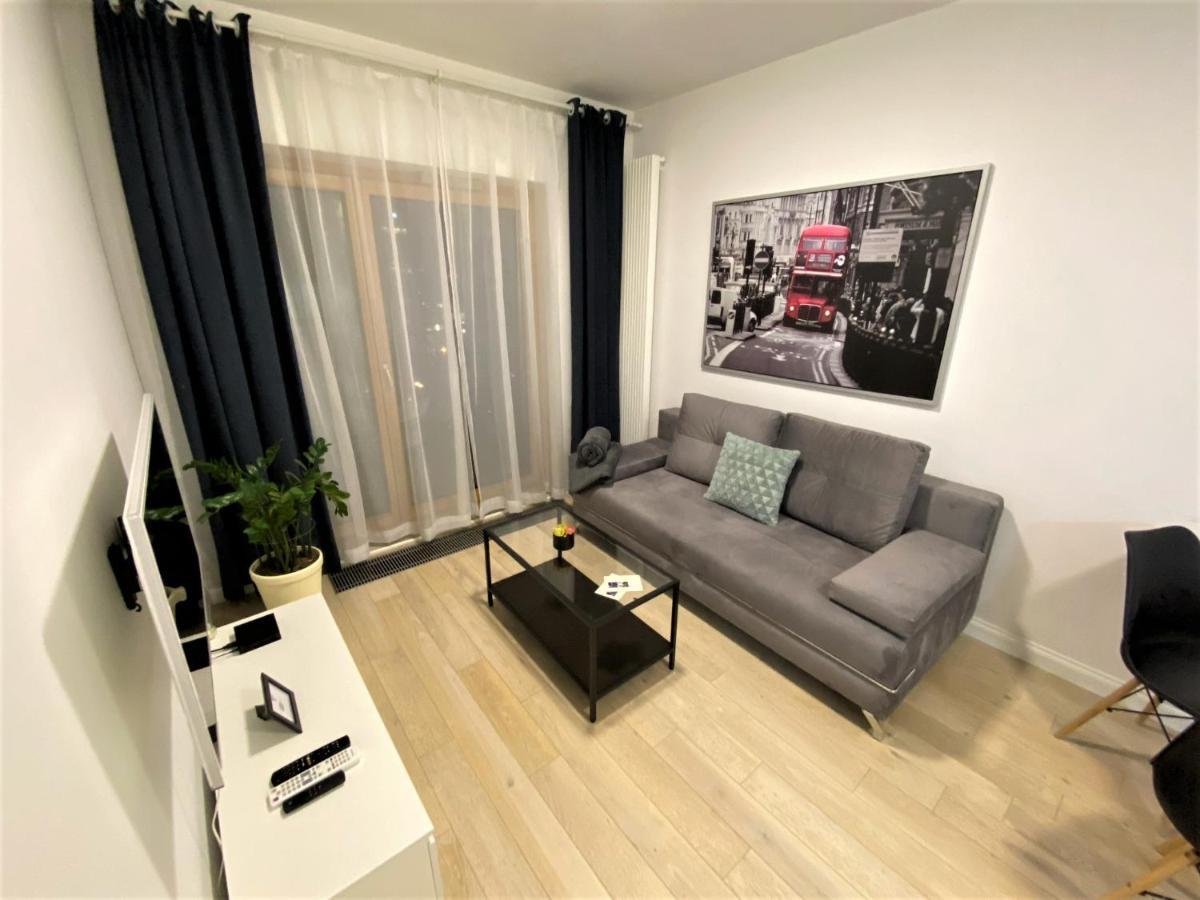 Exclusive 2Br! Apartment In Center +Netflix +Gym Варшава Экстерьер фото
