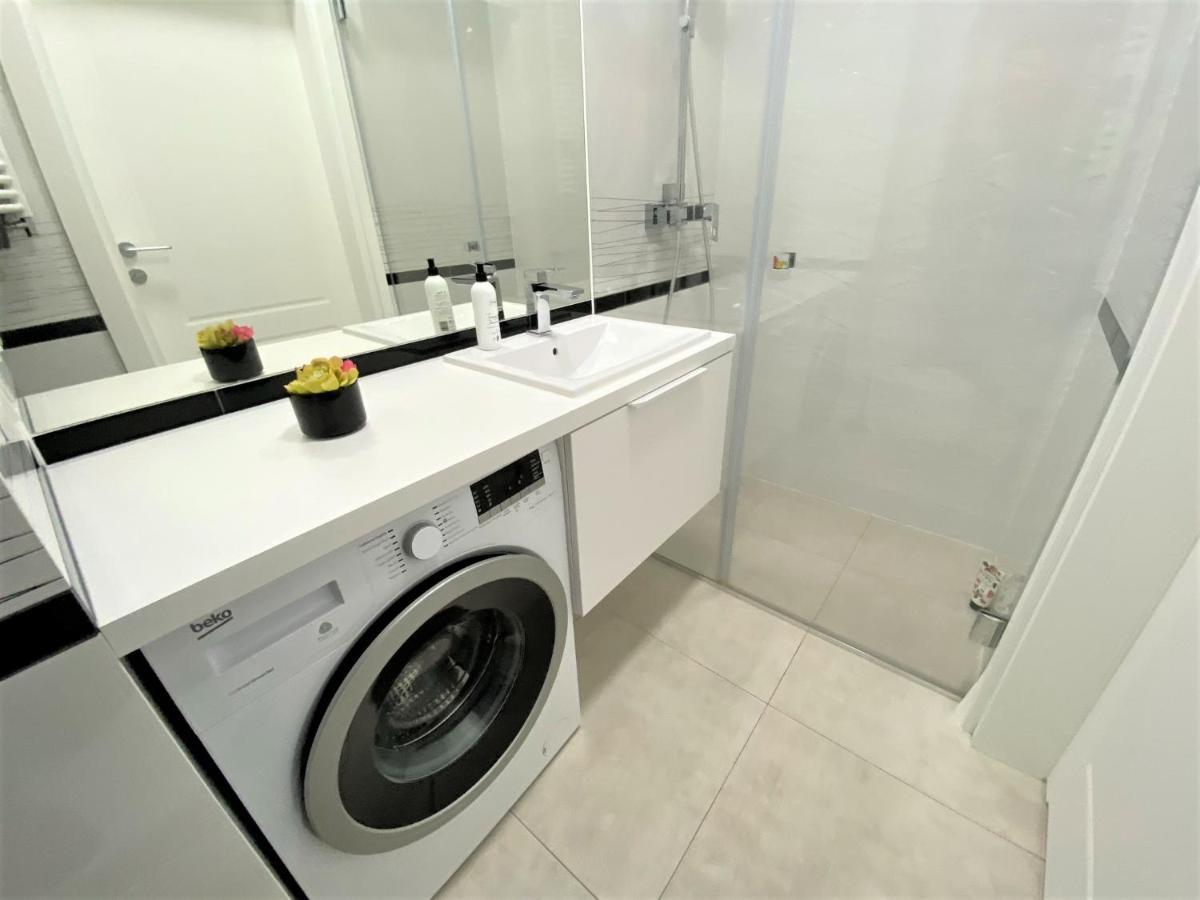 Exclusive 2Br! Apartment In Center +Netflix +Gym Варшава Экстерьер фото