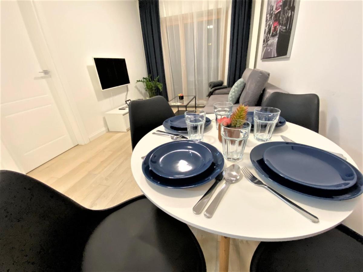 Exclusive 2Br! Apartment In Center +Netflix +Gym Варшава Экстерьер фото